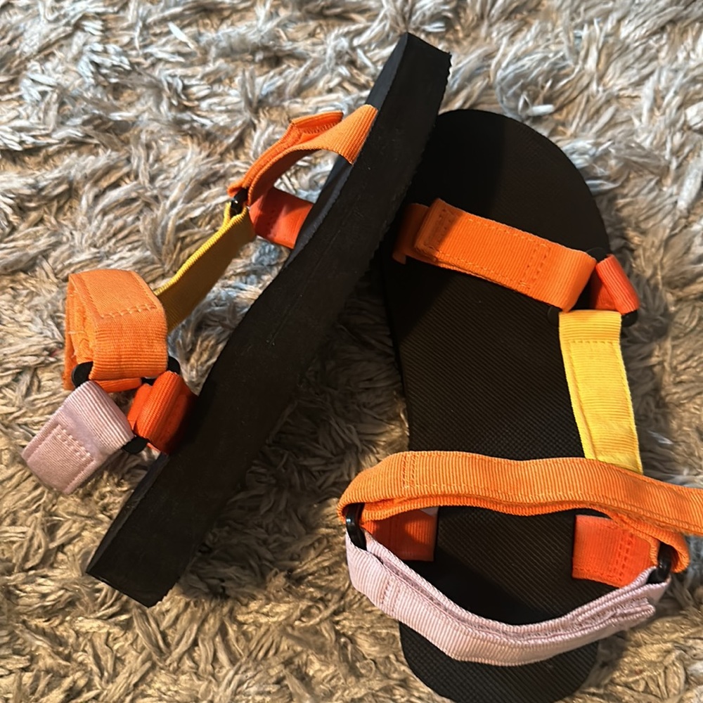 Sandals - Picture 4 of 6